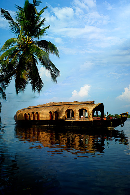 Fahren Sie in einem Hausboot durch Kerala!