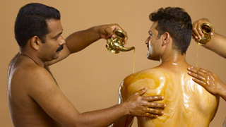 Sarvangadhara with Oil - Ayurveda Therapy