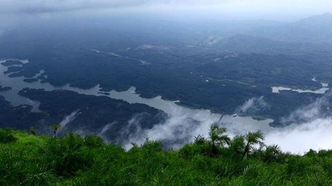 Ilaveezhapoonchira