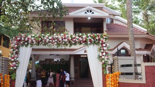 Click here to view the details of Casa Central